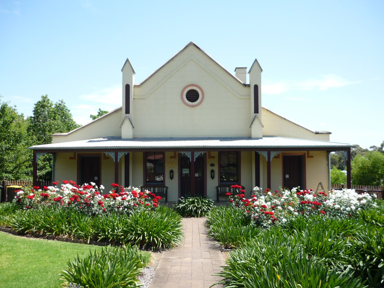 Campbelltown Visitor Information Centre - Quondong Cottage